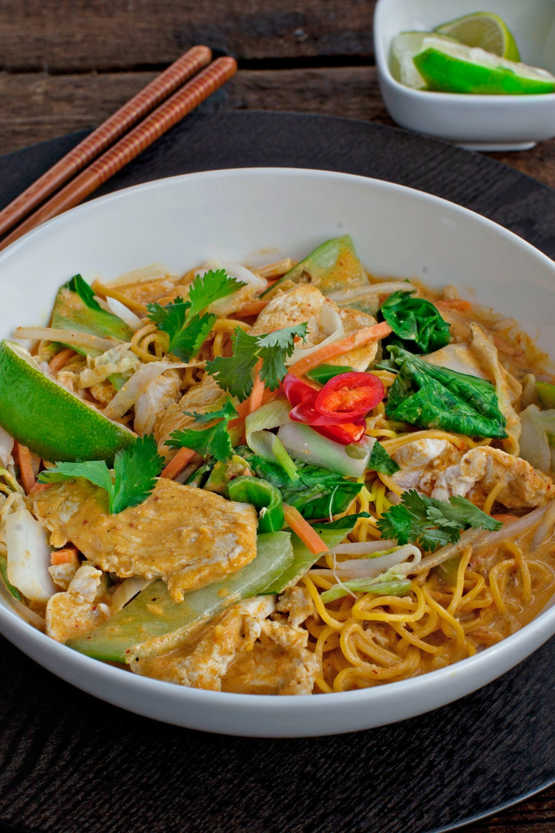 Hello, sweet saviour 🙏 your weekend recovery is here, and it smells delicious. (Khao Soi Gai!)